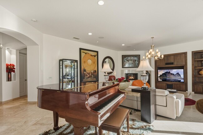 Building Photo - 45737 Club Dr