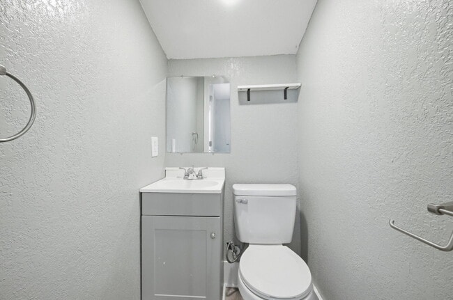 Building Photo - FULLY REMODELED 3 BED, 1.5 BATH HOME FOR RENT IN SUFFOLK!