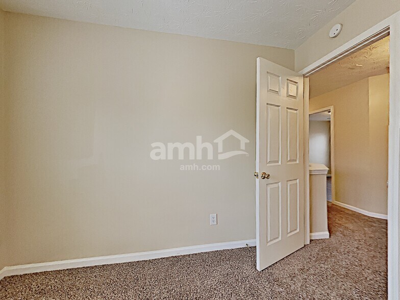 Building Photo - 1706 Chinaberry Ct