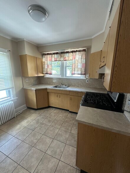 Kitchen - 283 Mile Square Rd