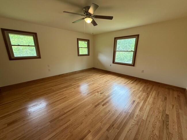 Building Photo - Large 4-Bed Brick Rancher with 2-Car Attac...