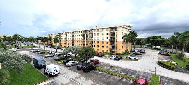 Building Photo - 9310 Fontainebleau Blvd