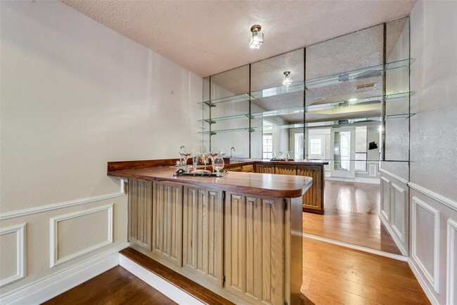Building Photo - 7825 Silveridge Dr
