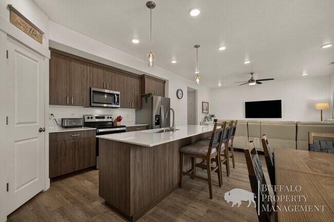 Building Photo - 1160 E Jaylee Dr