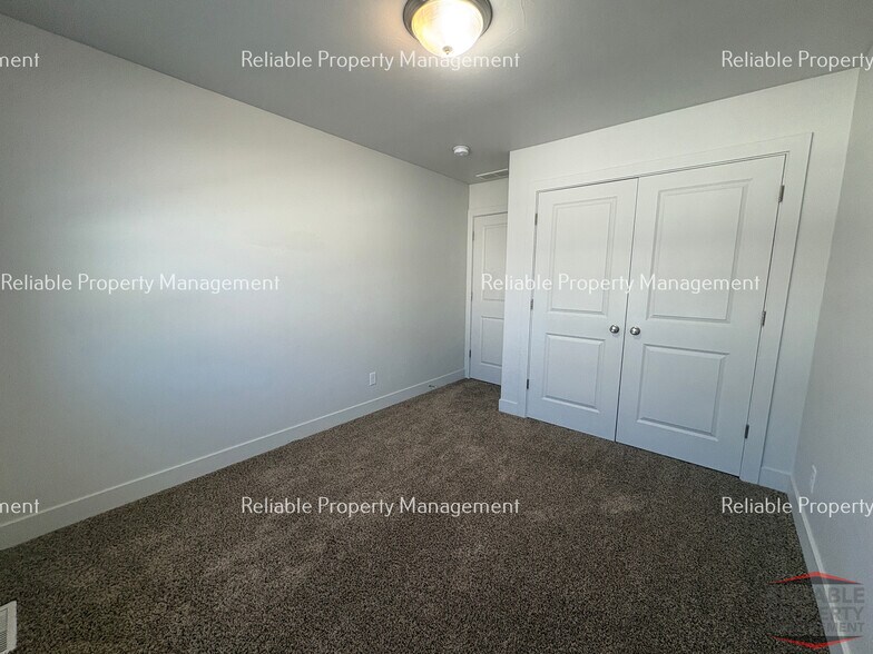 Building Photo - 148 S Emery Ln