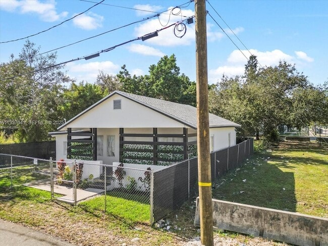 Building Photo - 6318 NW 19th Ct