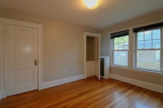Building Photo - 33 Estabrook Rd