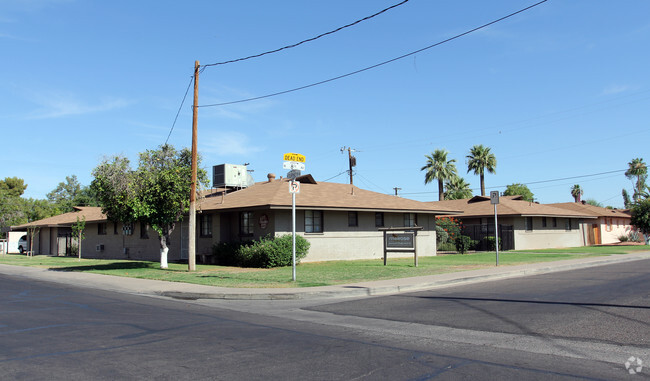 Primary Photo - Melrose Flats