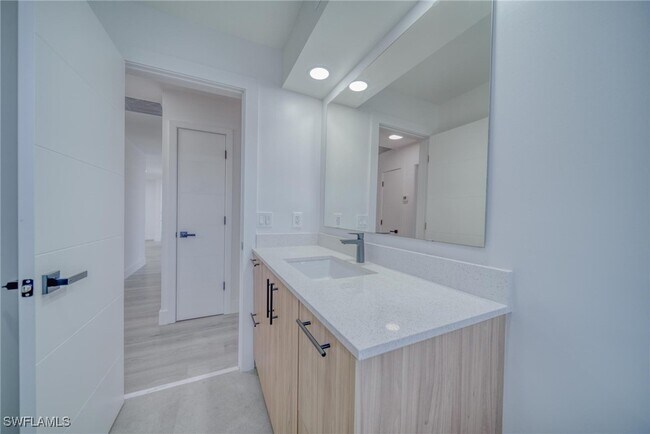 Building Photo - 5150 York Ct