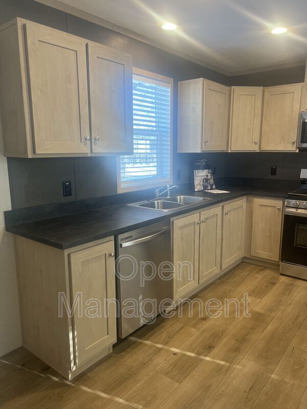 Building Photo - 825 1st Ave E