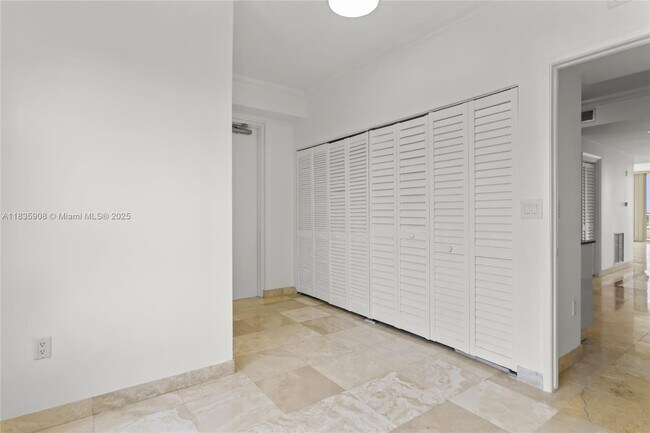 Building Photo - 703 Crandon Blvd
