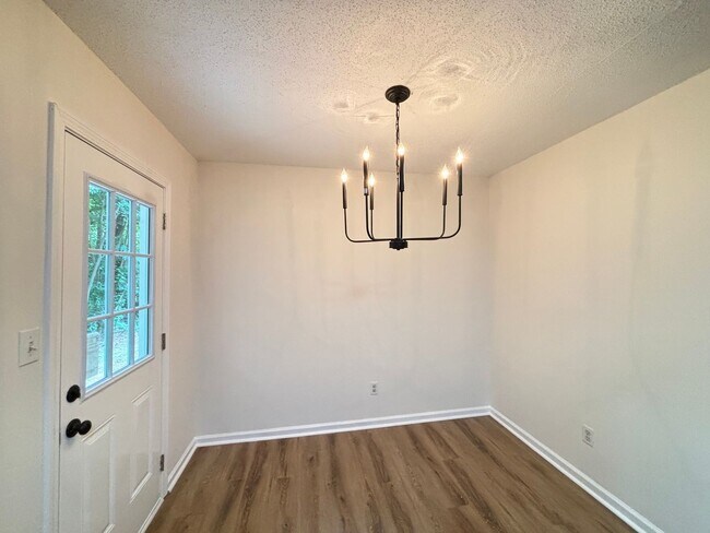 Building Photo - Cute Stepless 3 bedroom, 2 bath ranch in Dallas!