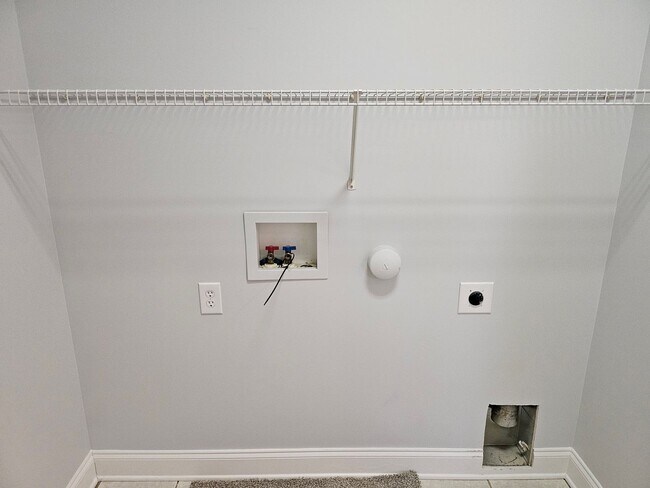 Building Photo - Southport - 3bedroom, 2 bath Townhouse