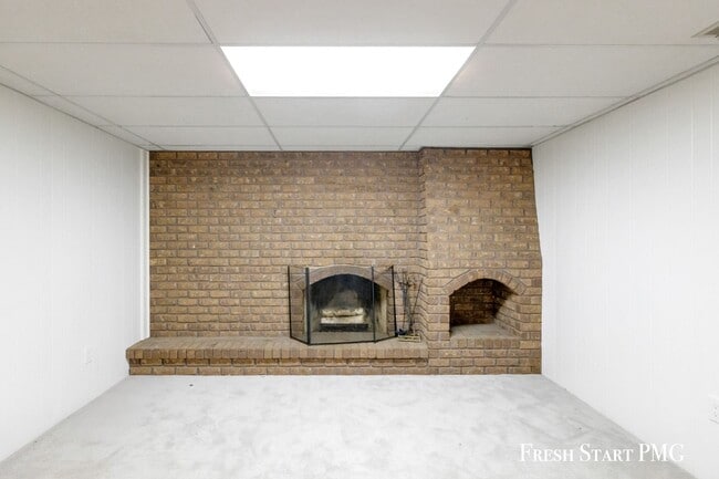 Building Photo - Charming 3-Bedroom Home in Walker – Conven...