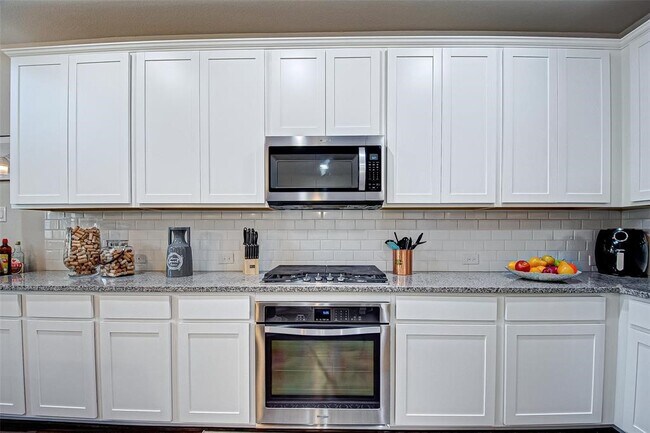 Building Photo - 23811 Via Viale Dr