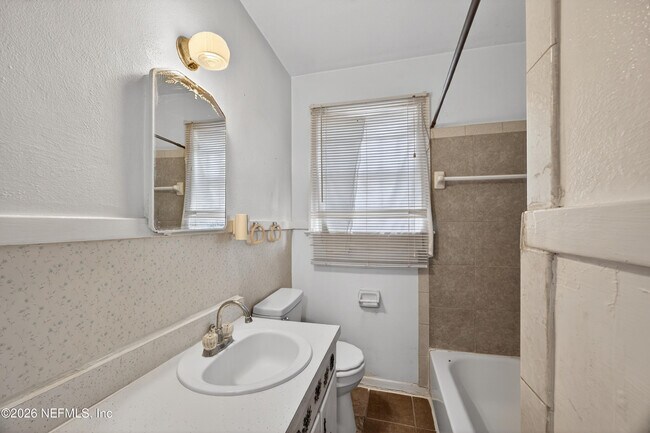 Building Photo - 345 E 44th St