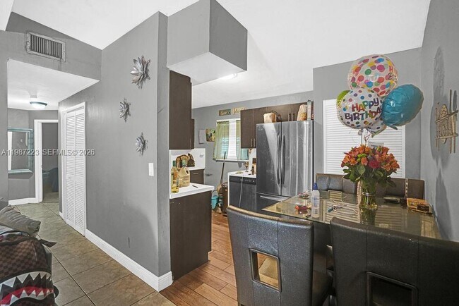 Building Photo - 3500 SW 37th St