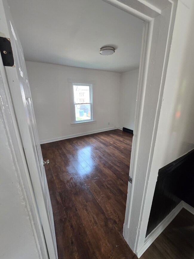 Building Photo - 135 Willow St