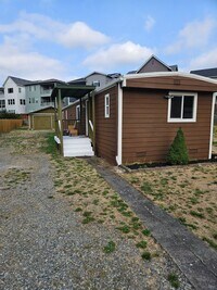 Building Photo - 2Bd/2Ba Maple Valley Home