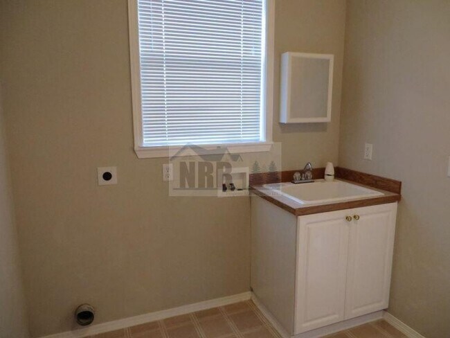 Building Photo - Enchanting, Elegant and Immaculate Home in...