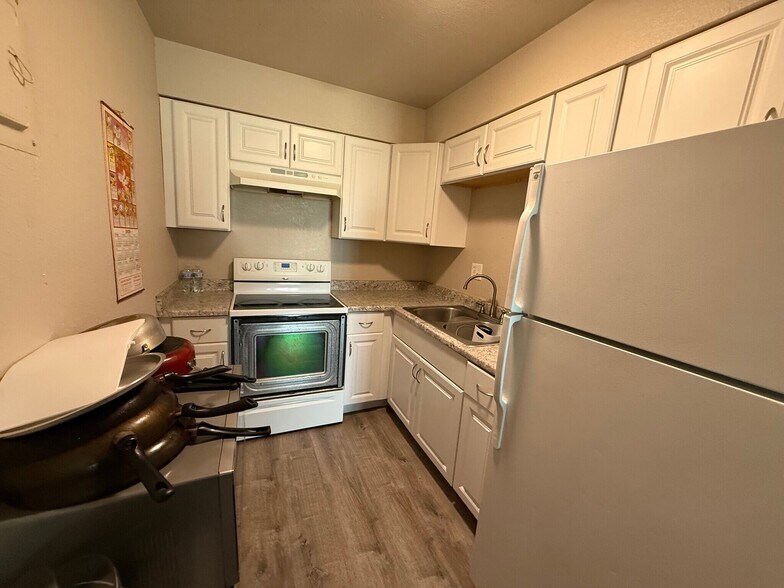 Building Photo - 107 University Dr