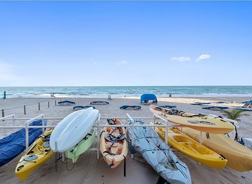 Building Photo - 3700 Galt Ocean Dr