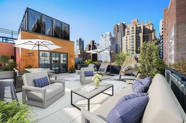 Building Photo - 245 E 78th St