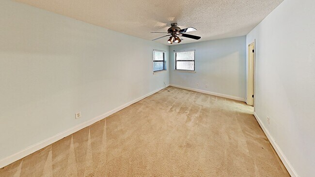 Building Photo - Charming Home In The Village!