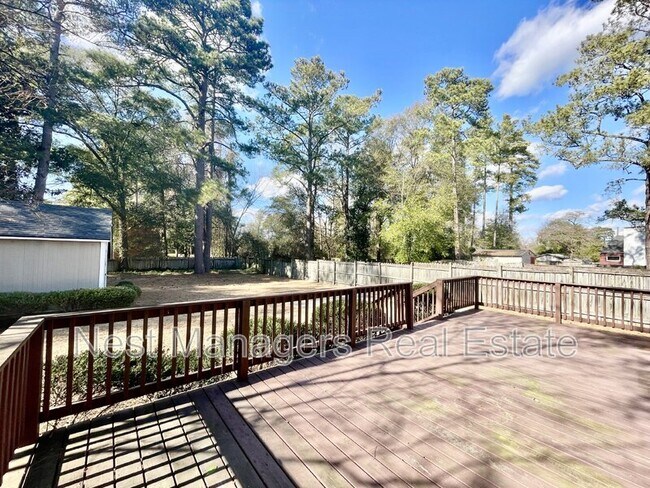 Building Photo - 228 Pinecrest Dr