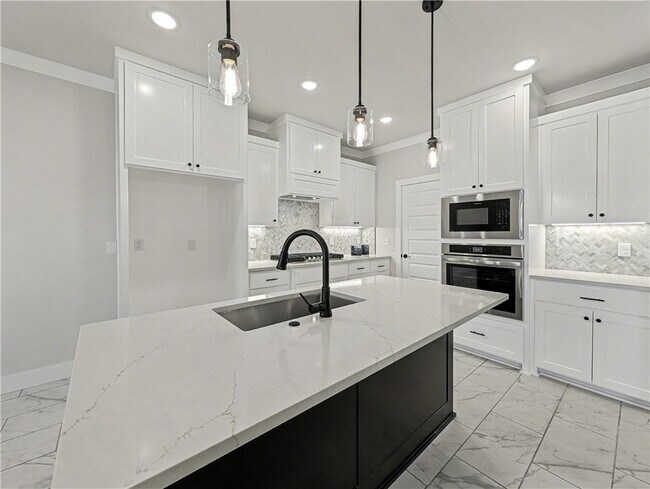 Building Photo - 6906 SW Basswood Ave