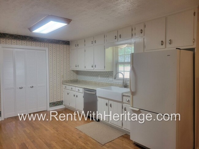 Building Photo - Gorgeous 3bd/2bath Brick Home/ Attention To Detail/ Upgrades Galore/ Great Location