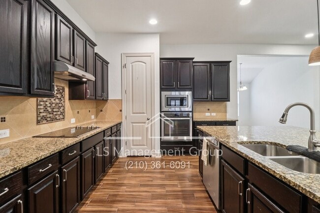 Building Photo - 1041 Water Oak