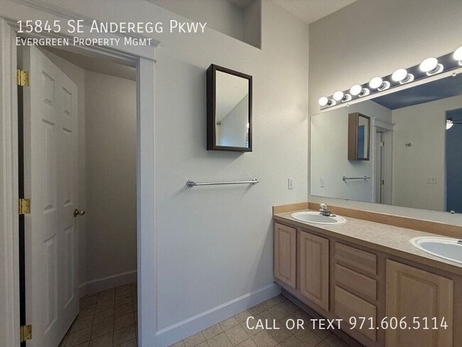 Building Photo - 15845 SE Anderegg Pkwy