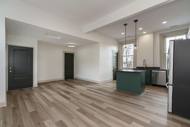 Building Photo - 828 City Park Ave