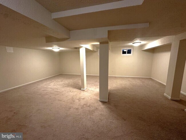 Building Photo - 9612 Whitecedar Ct