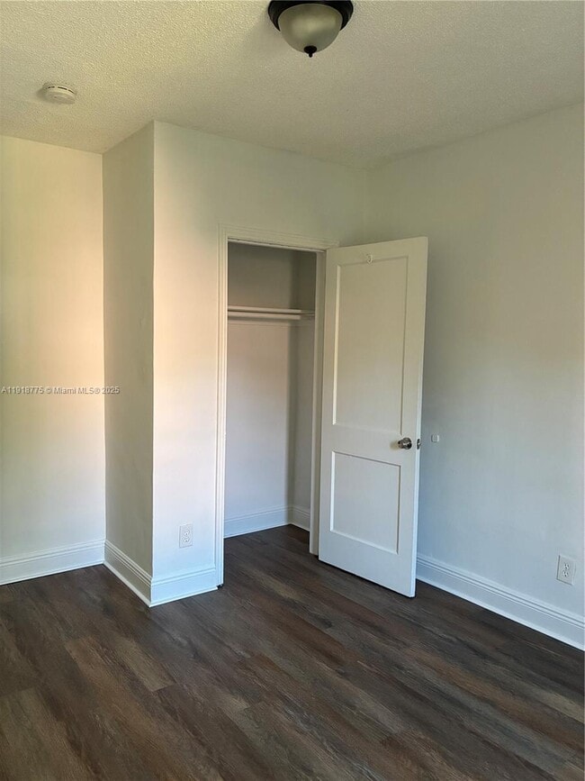 Building Photo - 750 NE 86th St