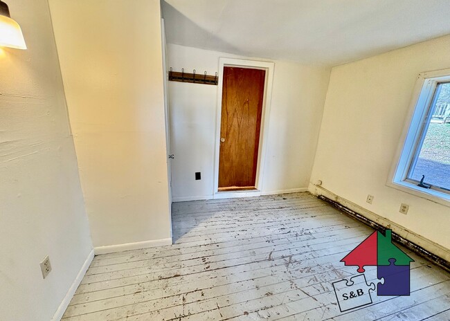 Building Photo - 4 Weaver Ln