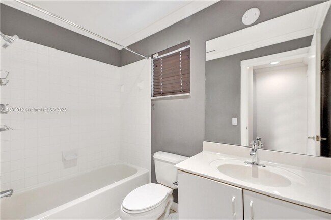 Building Photo - 658 Stanton Dr