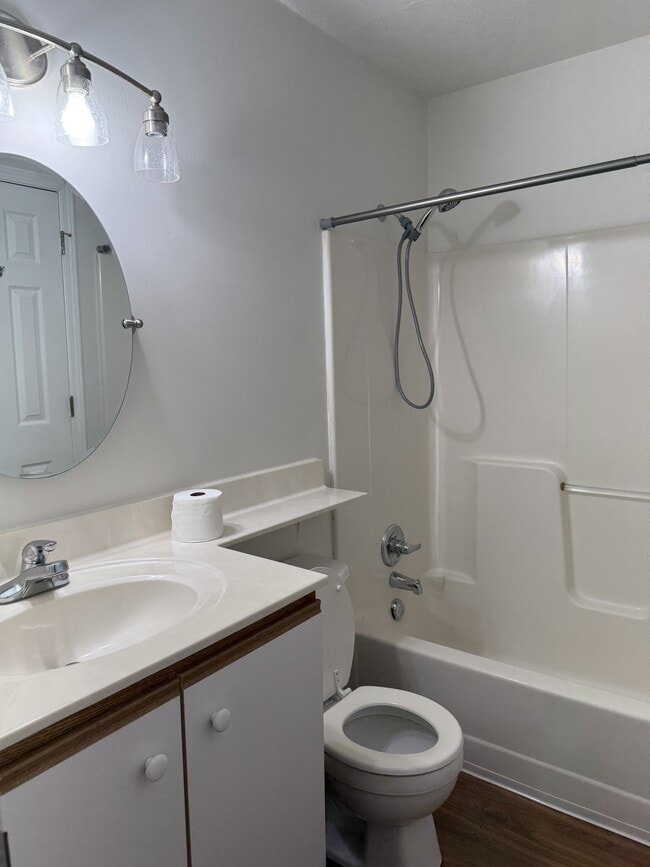 Building Photo - 6826 N Olive St