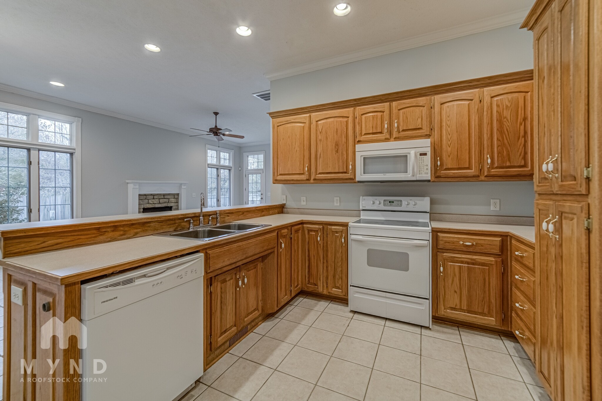 Building Photo - 3253 S Kickapoo Ave