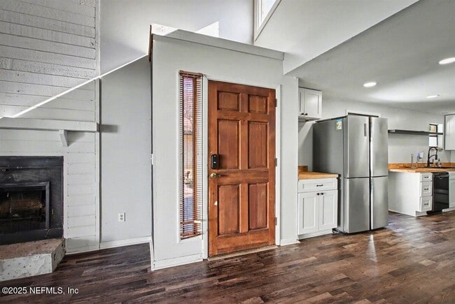 Building Photo - 1569 Arcadia Dr