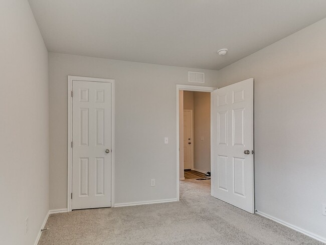 Building Photo - Charming New Home!