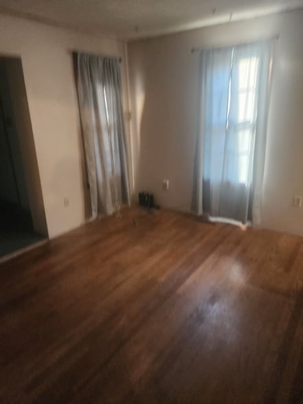 Building Photo - 308 N Miles Ave
