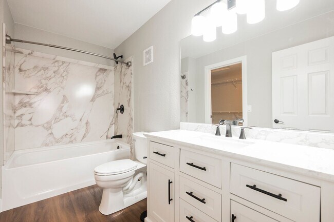 Building Photo - Fully Remodeled 3-Bedroom Townhome