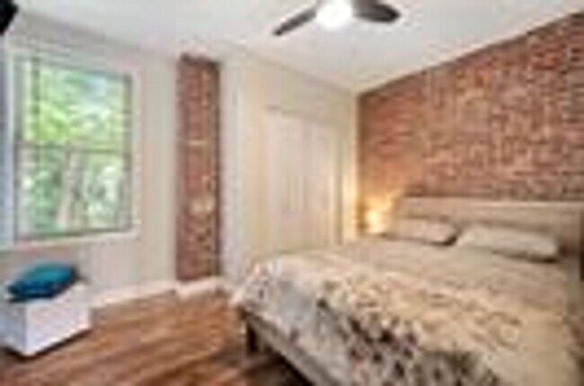 Building Photo - 516 Borland St