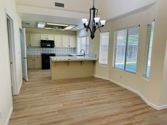Building Photo - $2,450 - Maple & Teague - 3 Bed 2 Bath, Meridian Ave. Fresno