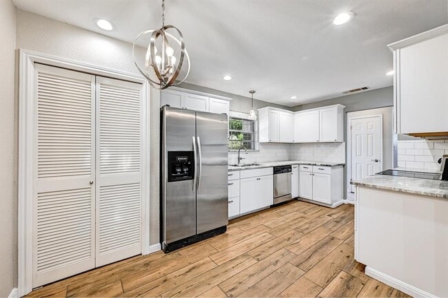Building Photo - 9403 Longvale Dr