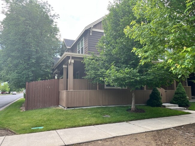 Building Photo - Beautiful 4-Bdr Craftsman with Mt. Views i...