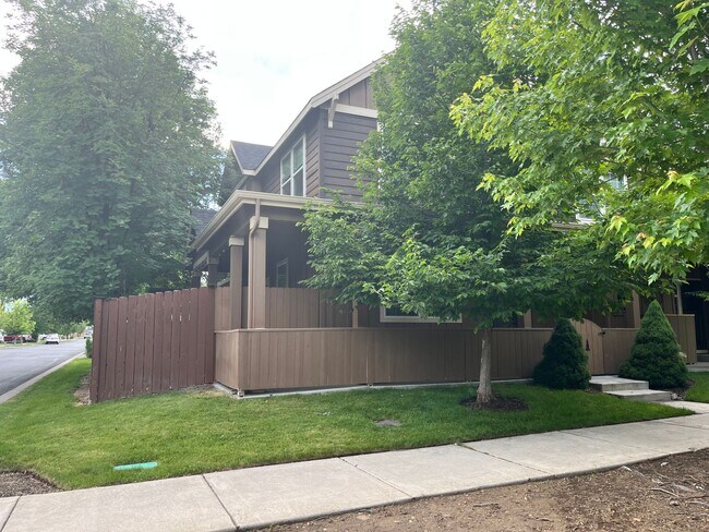 Building Photo - Beautiful 4-Bdr Craftsman with Mt. Views in Sisters!