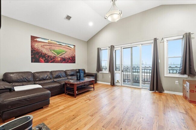 Building Photo - 285 Terrace Ave